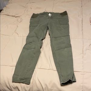 Jessica Simpson maternity pants
